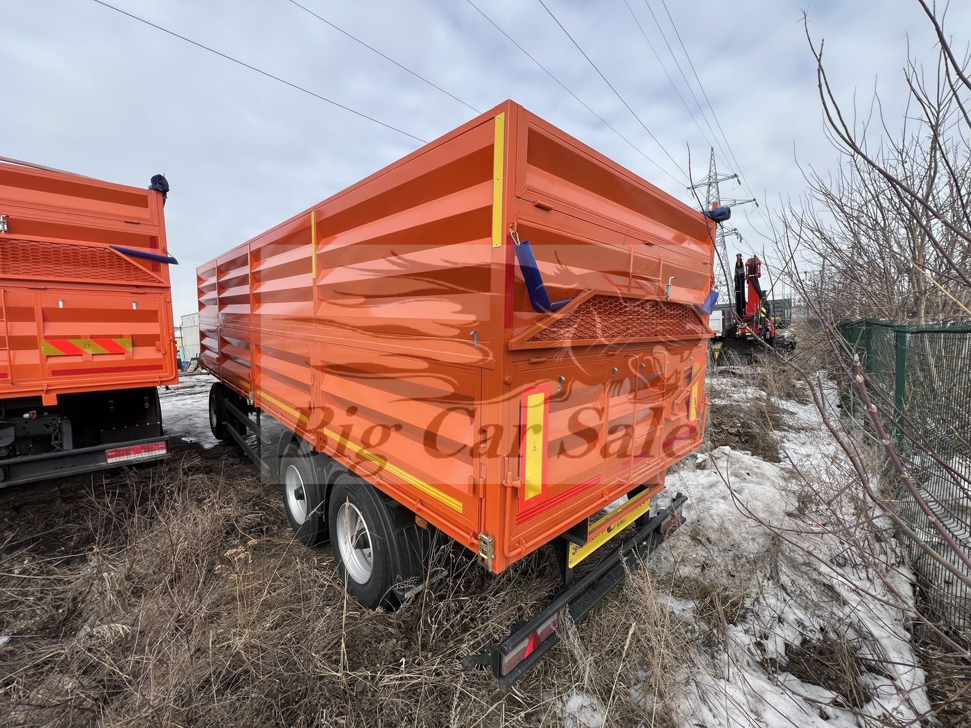 Бортовой прицеп ТЗА 5893А5-0845100 для перевозки зерна.